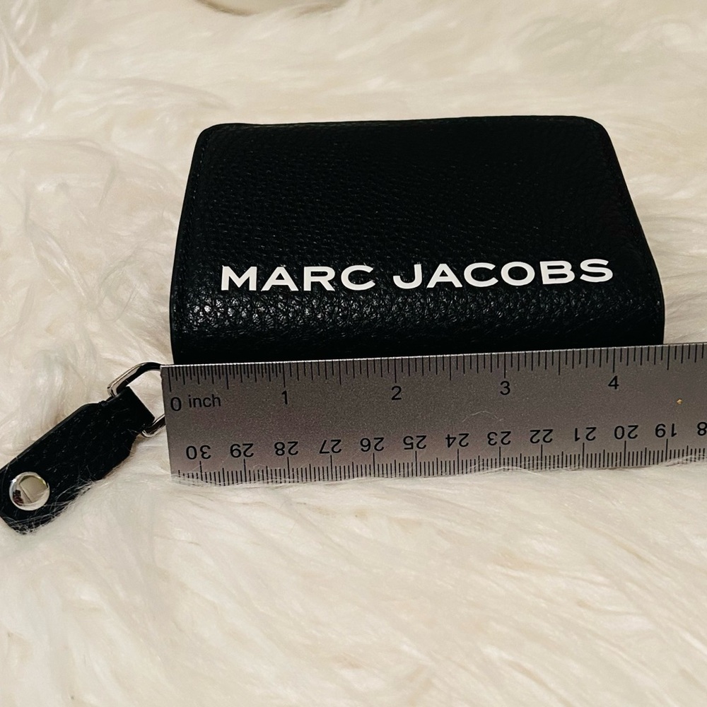 Marc Jacobs Black Bifold Wallet with Back Zip Coin Area NWT - Picture 7 of 7